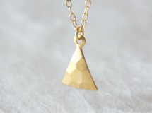 Hammered ゴールド・トライアングル・ネックレス