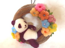 羊毛フェルト　カラフルパンダシリーズ　花のリース 