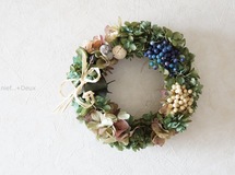 wreath:antique