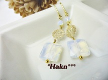 *Hakn***　　合成オパールのキュートなピアス