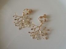 Tree of life のイヤリング（ゴールド）
